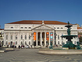 Façade principale du théâtre national D. Maria II.