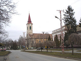Le centre de Bačko Petrovo Selo, avec l'église catholique