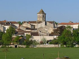 L'église Saint-Pierre vue de la Nouère