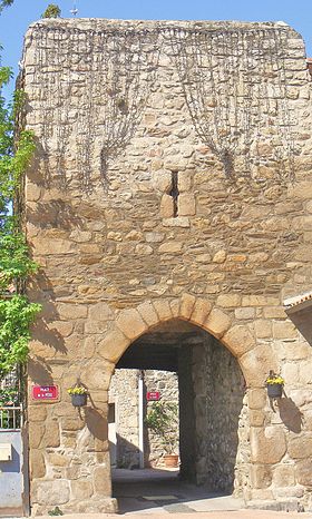 La porte de Saint-Andéol vestige de la muraille.