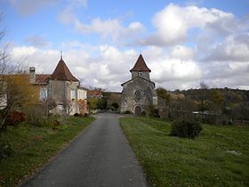 L'église et le village de Saint-Félix-de-Bourdeilles
