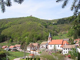 Vue du village et son église.