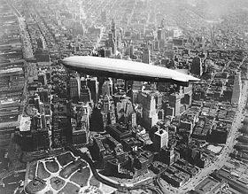 Uss los angeles airship over Manhattan.jpg
