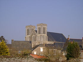 L'église dominant le quartier médiéval
