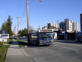 Un « Blue Bus » dans une rue de West Vancouver