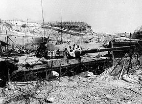 Photographie d'un char israélien M60 hors-service dans une des fortifications de la ligne Bar-Lev.