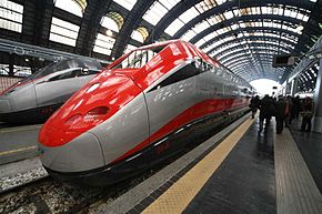  Une rame ETR 500 Frecciarossa en gare de Milan, Italie