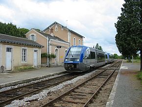 Un TER en gare de Lussac-les-Châteaux
