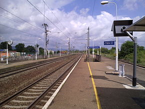 Vue depuis le quai en direction de Strasbourg (ou Colmar), en gare de Bollwiller