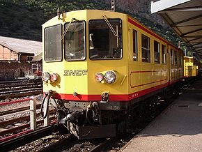  Le train jaune à Villefranche-de-Conflent.