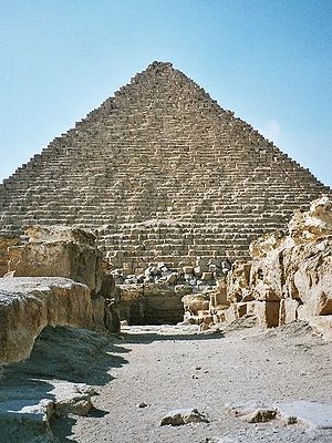 Egypt.Giza.Menkaure.01.jpg