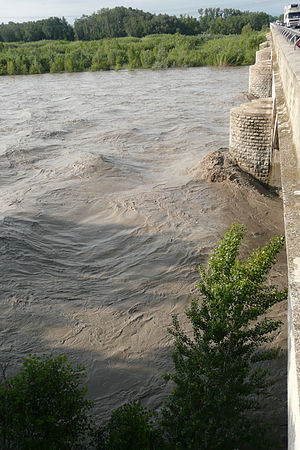 La Durance le 31 mai 2008 avec débit de 1500 mètres cubes par seconde soit 4,5 mètres près de Caumont-sur-Durance 3.JPG