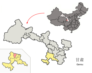 Localisation de la ville de Hezuo dans sa juridiction (en rose) et la préfecture de Gannan (en jaune)