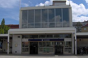 Rissne tunnelbanestation, ingång.JPG