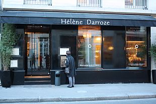 Photographie de la devanture du restaurant « Hélène Darroze ».