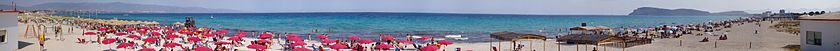 Image panoramique de la plage du Poetto