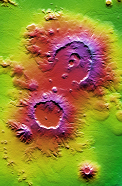 Image topographique en fausses couleurs du Nabro (en haut) et du Mallahle (en bas).