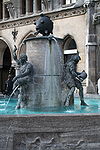 Fischbrunnen Marienplatz Muenchen.jpg