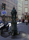Fontaine Wallace, Rue de Fourcy, Paris.jpg