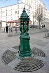 P1010157 Paris V Place Bernard Halpern fontaine Wallace reductwk.JPG