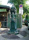 P1030928 Paris IV fontaines Wallace de la place Louis-Lépine fontaine orientale rwk.JPG