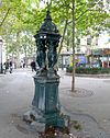 P1040863 Paris XVIII place des Abbesses fontaine Wallace rwk.JPG