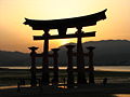 Itsukushima-jinja torii at sunset.jpg