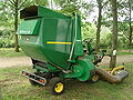John Deere Tractor Lawnmower F1145 1.jpg