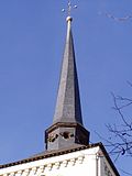 Photographie du clocher légèrement tors de l'église Saint-Pierre de Saumur.