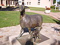 Statue représentant une brebis et son agneau - Symbole de Réquista.JPG