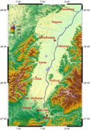 illustration couleur du relief du bassin rhénan entouré des Vosges et de la Forêt Noire. Les principales villes sont mentionnées.