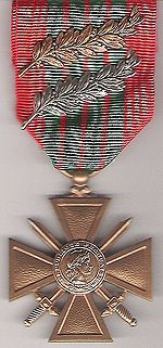 Croix de guerre 1939-1945 (France) du Colonel brébant avec palmes de bronze et d'argent..jpg