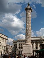 La colonne de Marc-Aurèle sur la Place Colonna