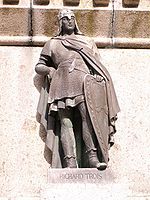 Statue de Richard III sur le socle de la statue du Conquérant à Falaise