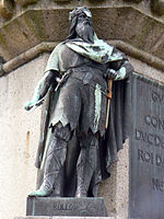 Statue de Rollon, sur le socle de celle du Conquérant, à Falaise (Calvados).