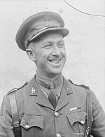 Portrait de Georges Vanier, en tenue militaire, avec un large sourire.