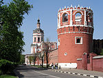 Walls and towers of Donskoy Monastery 06.jpg
