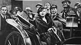 Au milieu des années 1930, Bing Crosby et Mae West sont deux des principaux atouts de la Paramount.