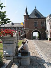 Clermont sur Berwinne : la fontaine et l'hôtel de ville