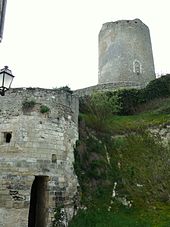Une des tours de l'ancienne porte Nord laissée inachevée en 1611.