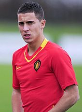 Eden Hazard de face, portant le maillot de la sélection belge
