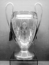 Le trophée de la Ligue des Champions depuis 1967, aussi appelée la « Coupe aux grandes oreilles ».