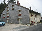 Maison typique du Jura 4.jpg