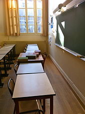 Photographie d'une salle de classe du lycée Molière, au deuxième étage, prise en 2011.