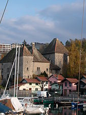 Le château de Rives vu depuis le port