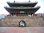 Taedong Gate, Pyongyang.jpg
