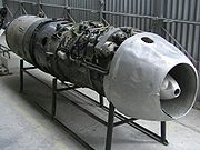 Le moteur Avia M-04 équipant le Junkers Jumo 004 B-1, fonctionne sur le principe du compresseur axial simple corps.