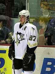 Photographie de Sidney Crosby portant le numéro 87 des Penguins.