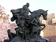 Statue équestre de Saladin avec groupe à Damas
