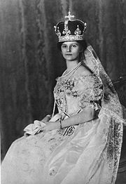 L'impératrice Zita en 1916 lors de son couronnement comme reine de Hongrie à Budapest.